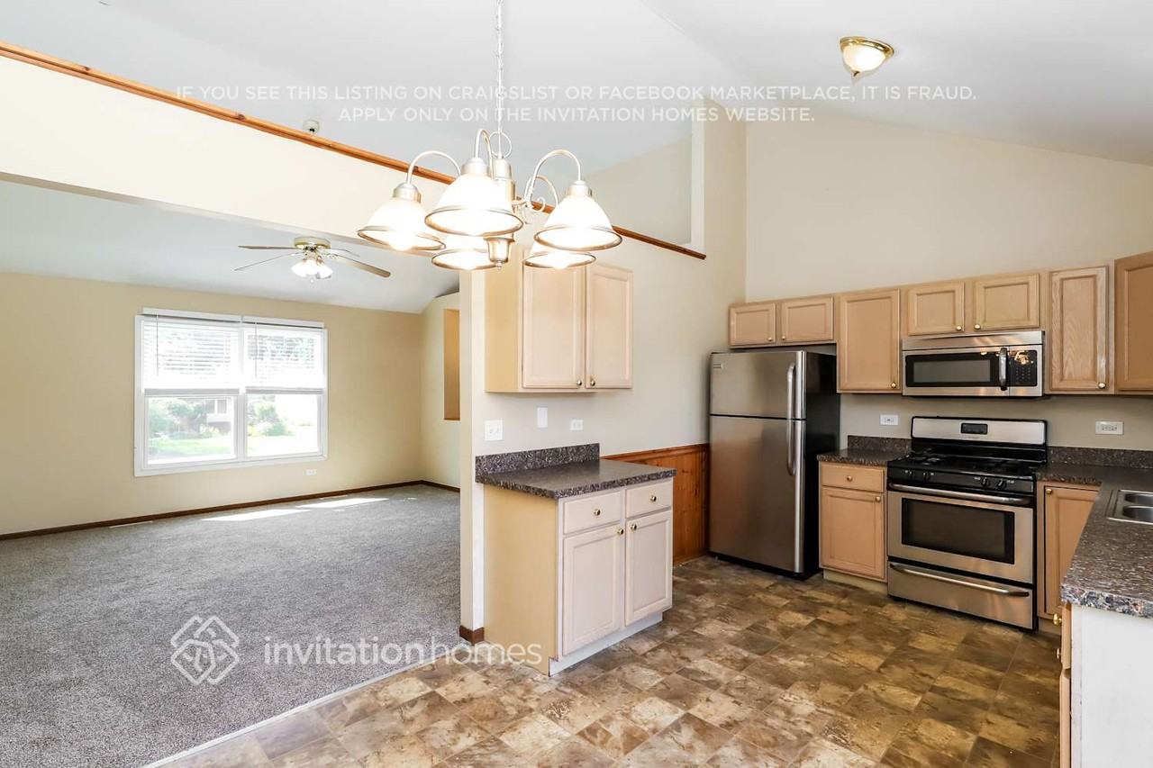 833 N Elmwood Dr - Photo 6 of 18