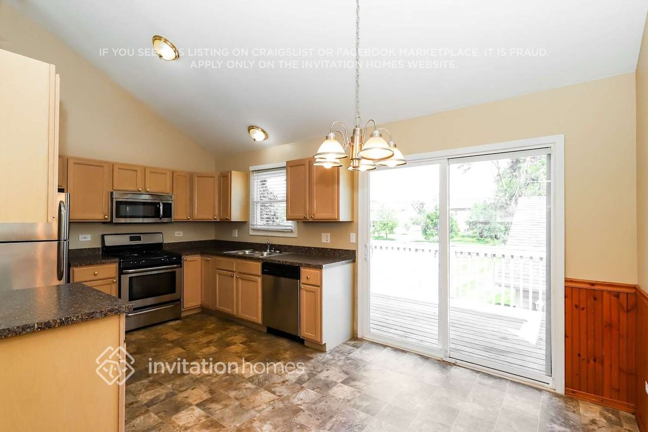 833 N Elmwood Dr - Photo 7 of 18