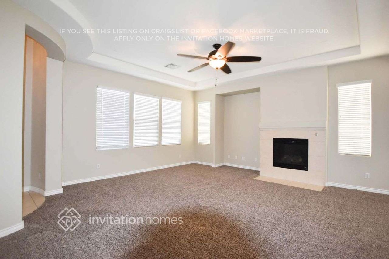4013 Keasberry Ave - Photo 3 of 9