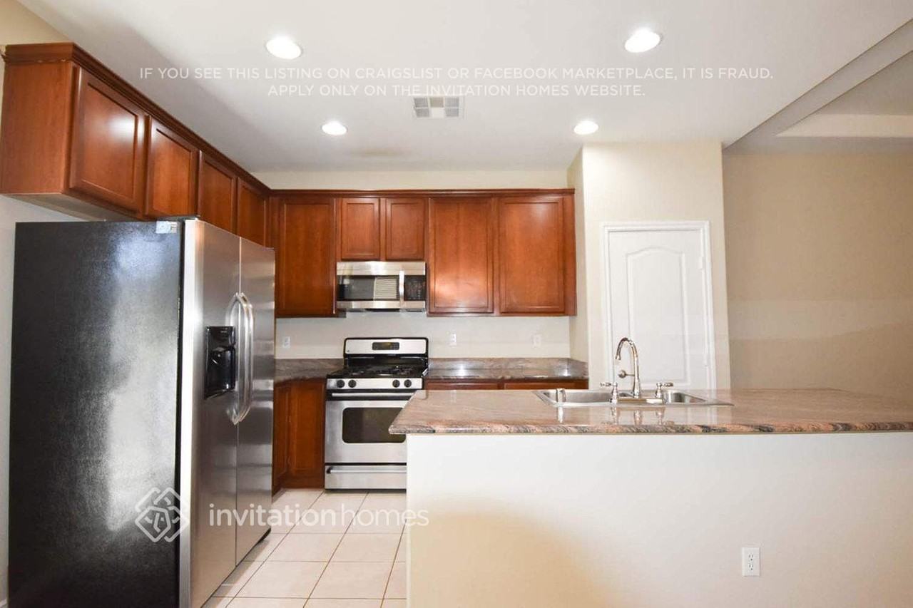4013 Keasberry Ave - Photo 4 of 9
