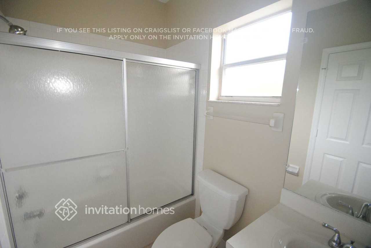 16147 Emerald Cove Rd - Photo 5 of 7