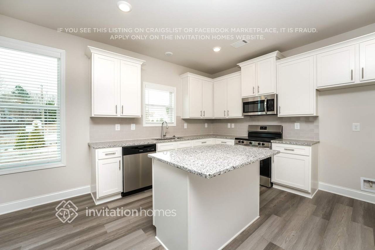 263 Katherine St - Photo 7 of 22