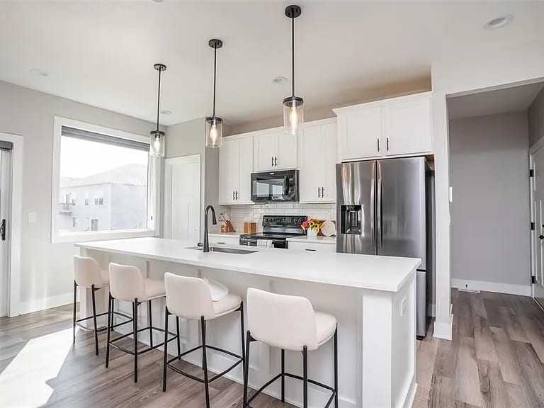 3217 Lakeview Dr Se #1 - Photo 3 of 10