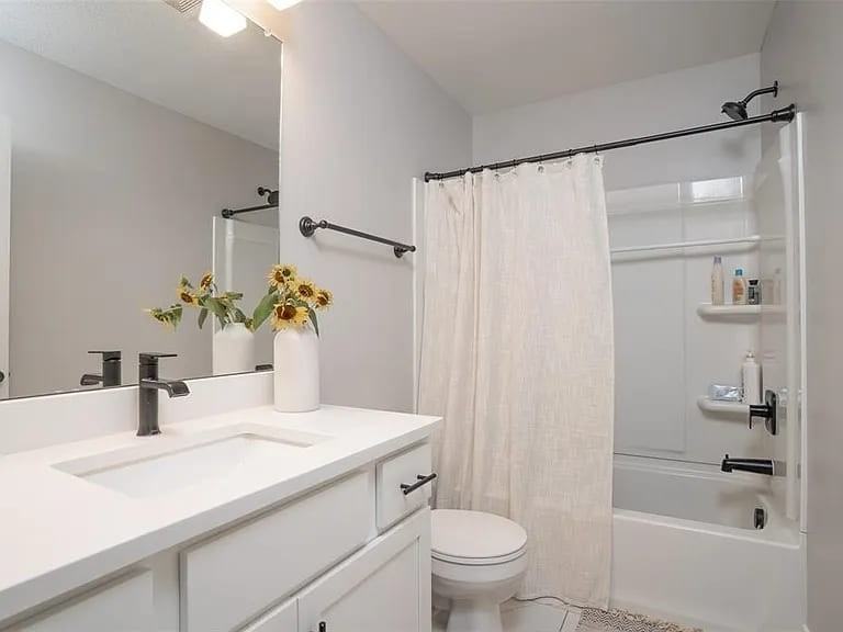 3217 Lakeview Dr Se #1 - Photo 6 of 10