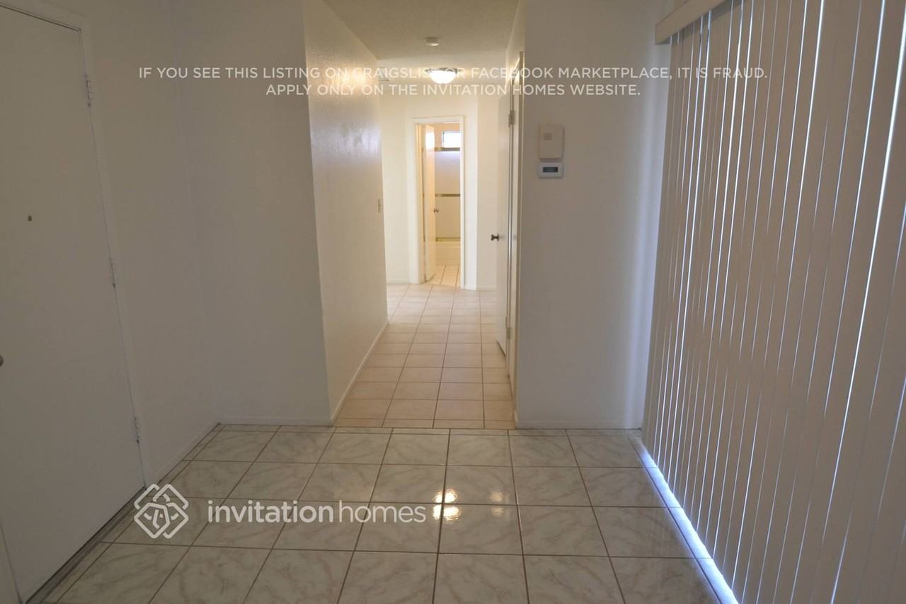 439 Bell Ave - Photo 4 of 11