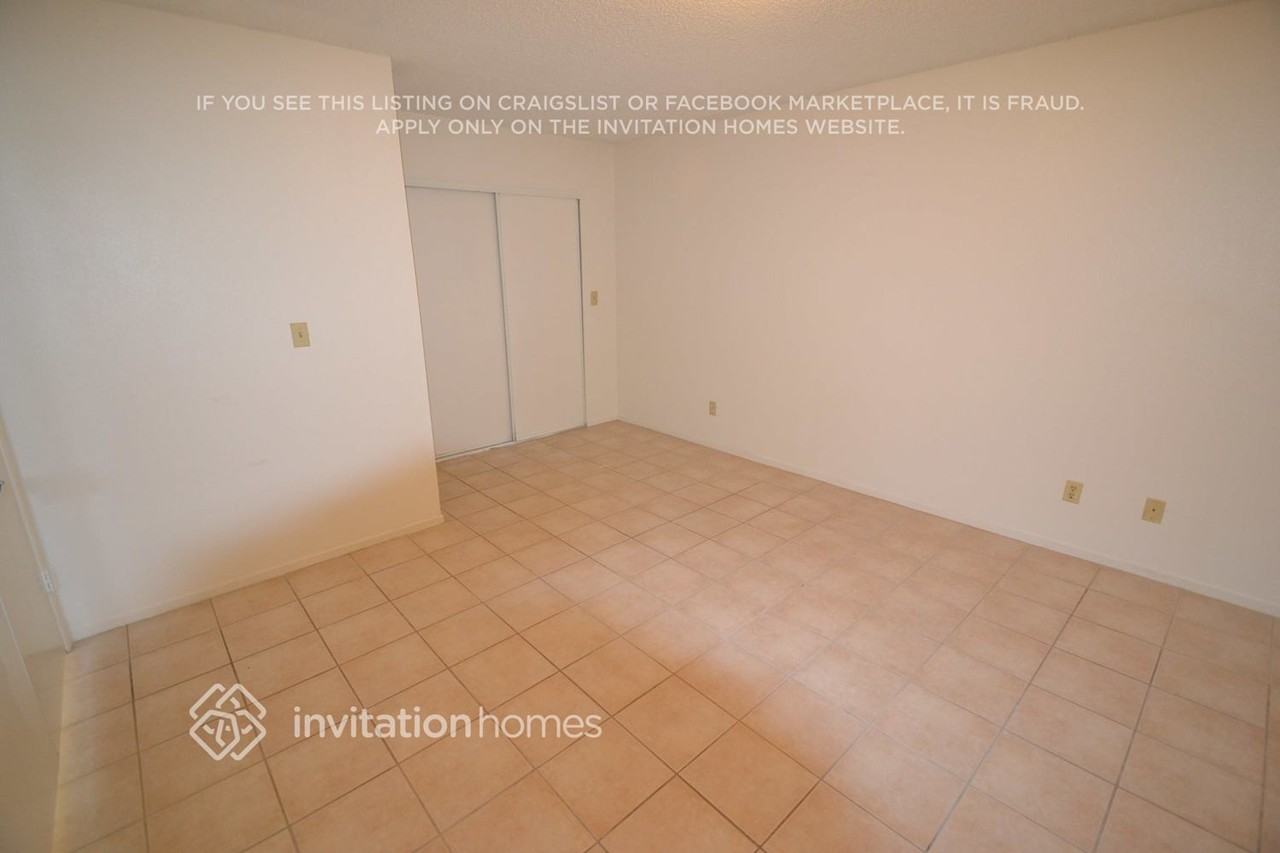 439 Bell Ave - Photo 5 of 11