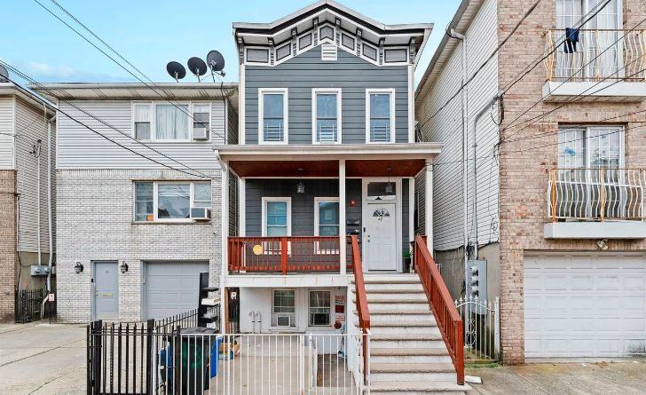 43 Jewett Ave #1 - Photo 3 of 10