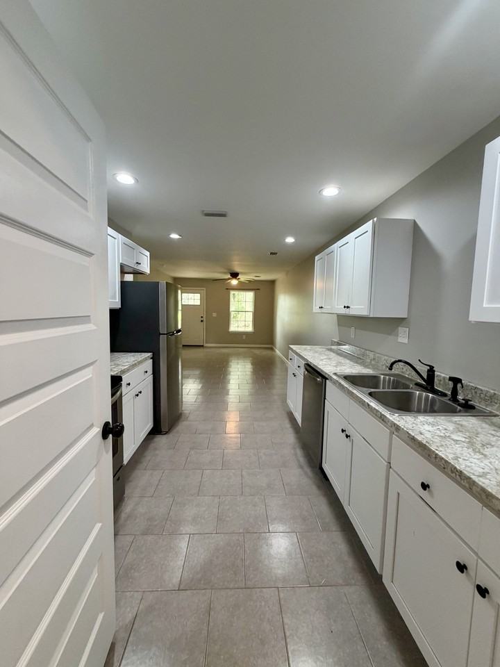 25105 Lavinia Ave #1 - Photo 7 of 21