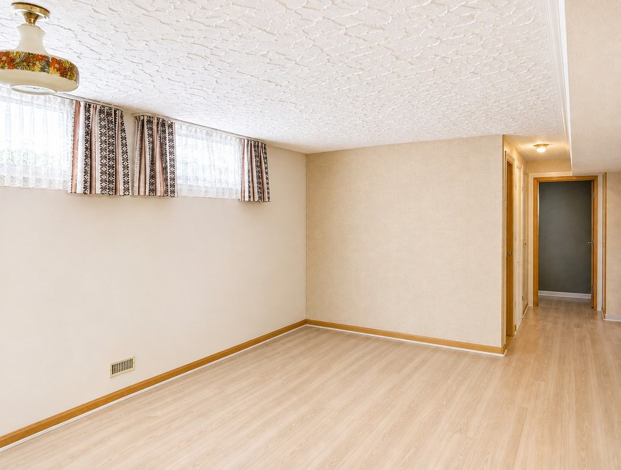 12 Lockmere Terrace - Photo 5 of 14