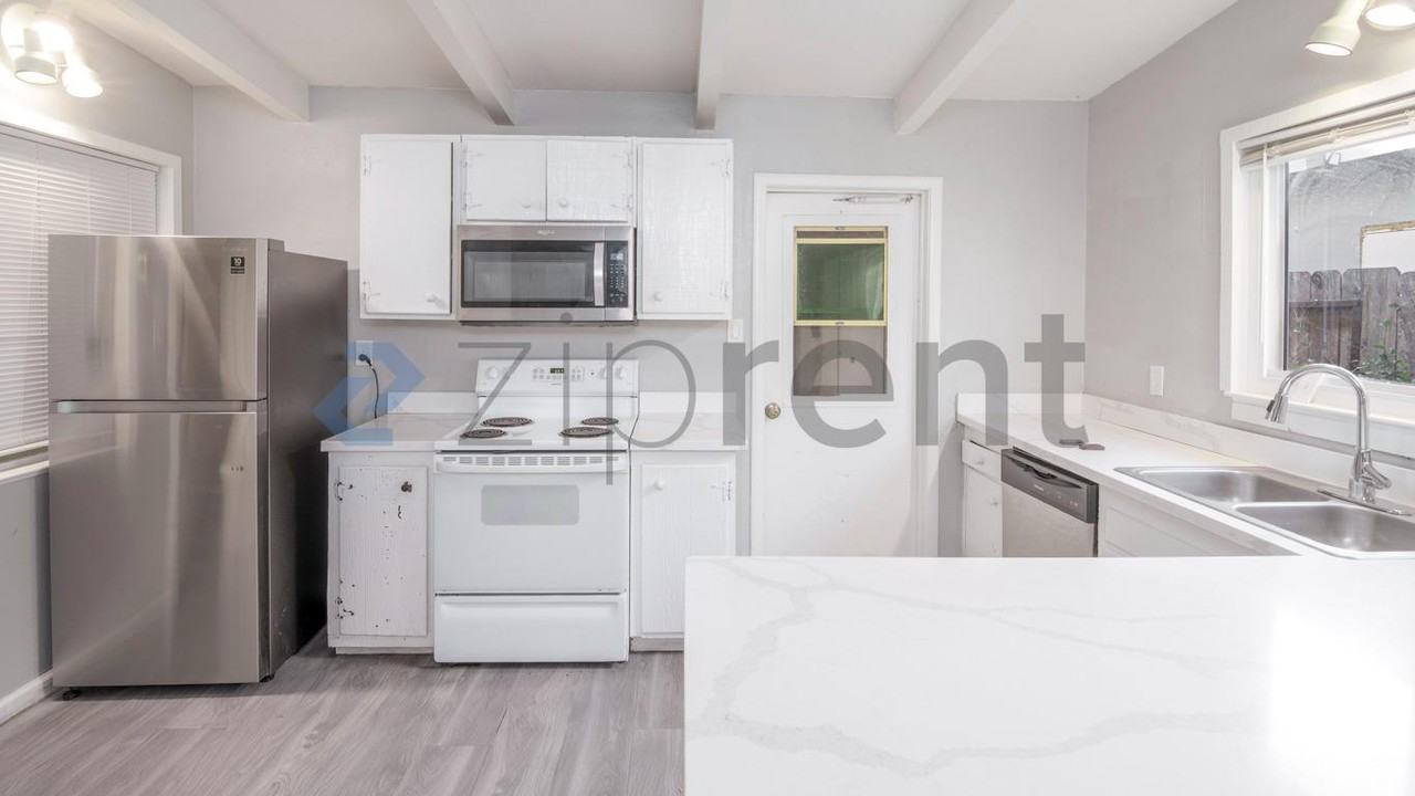 28368 Rochelle Ave - Photo 7 of 27