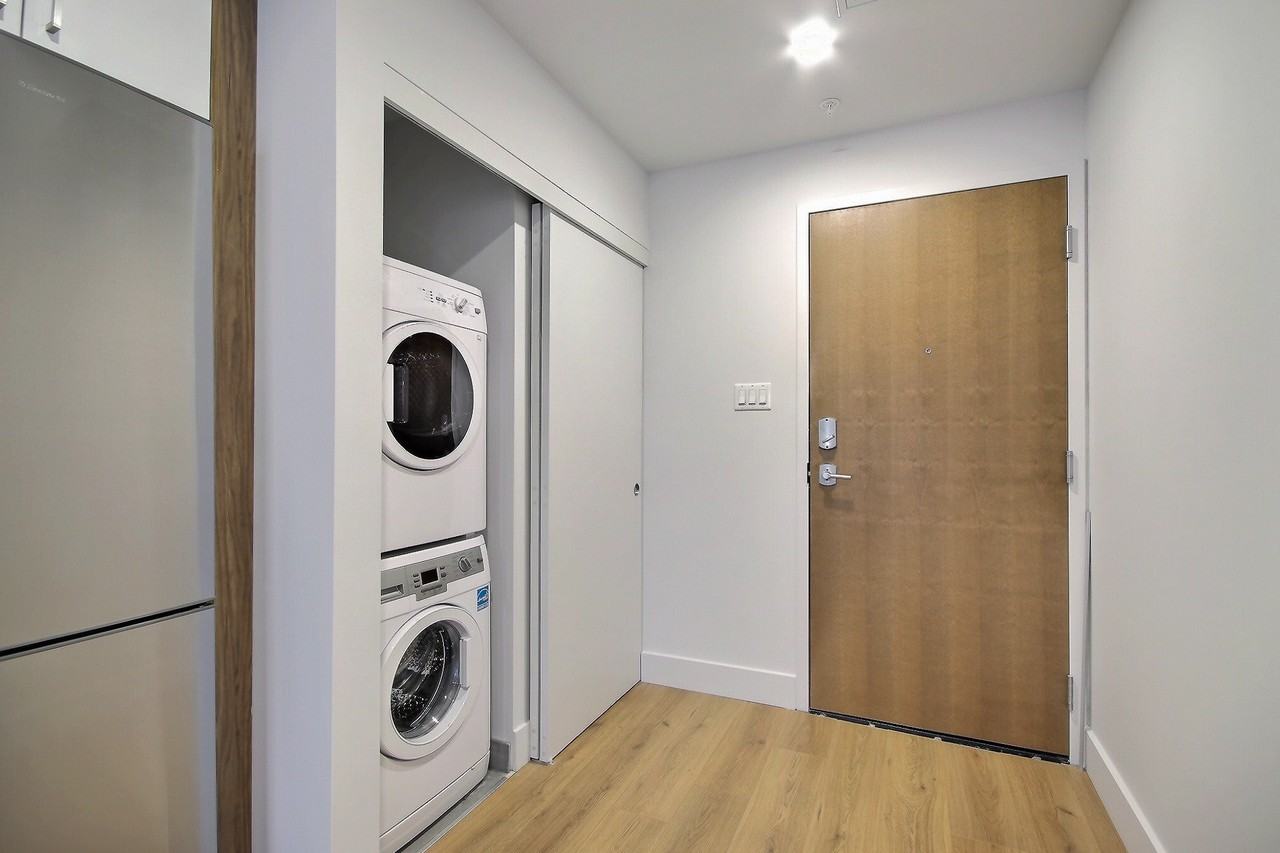 1090 Rue De Bleury — photo 2