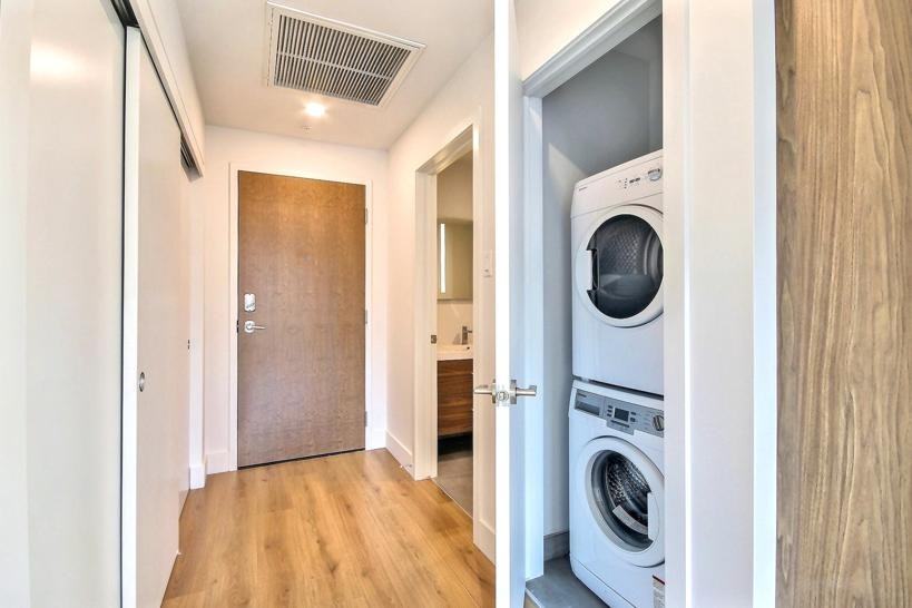 1090 Rue De Bleury — photo 2