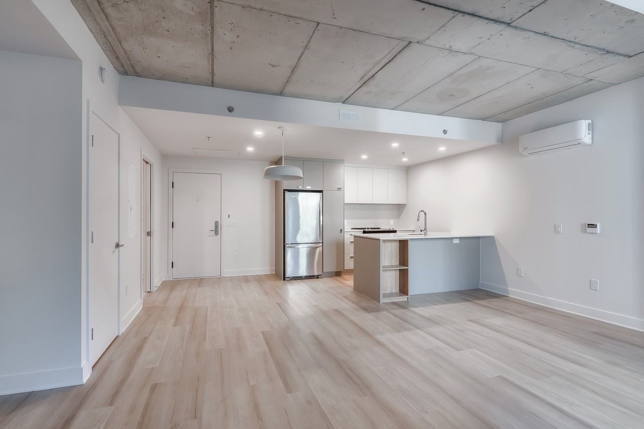 240 Rue Notre-Dame O — photo 1