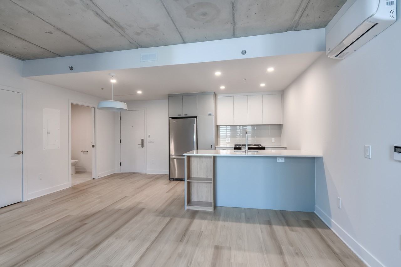 240 Rue Notre-Dame O — photo 2