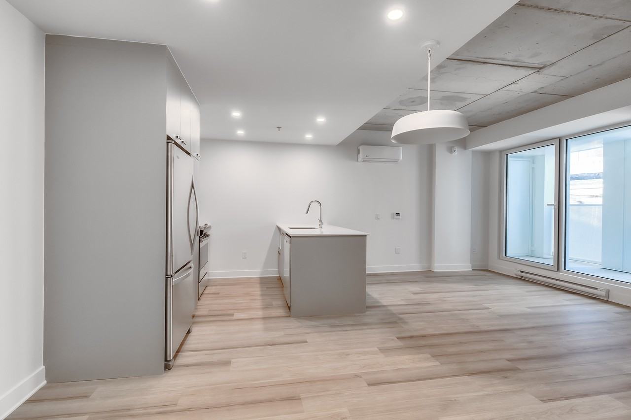 240 Rue Notre-Dame O — photo 3