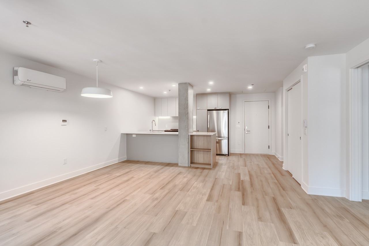 240 Rue Notre-Dame O — photo 1