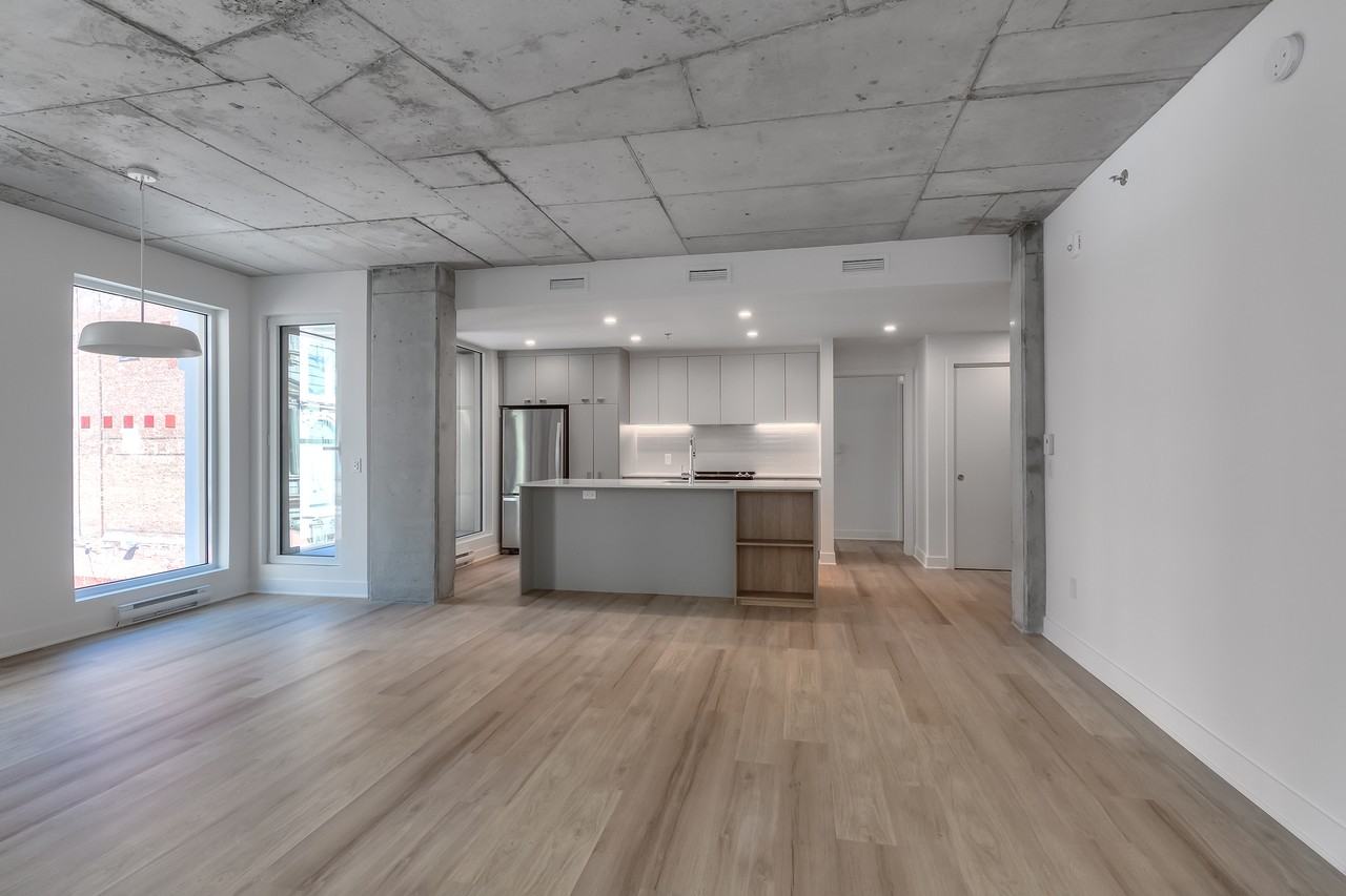 240 Rue Notre-Dame O — photo 1
