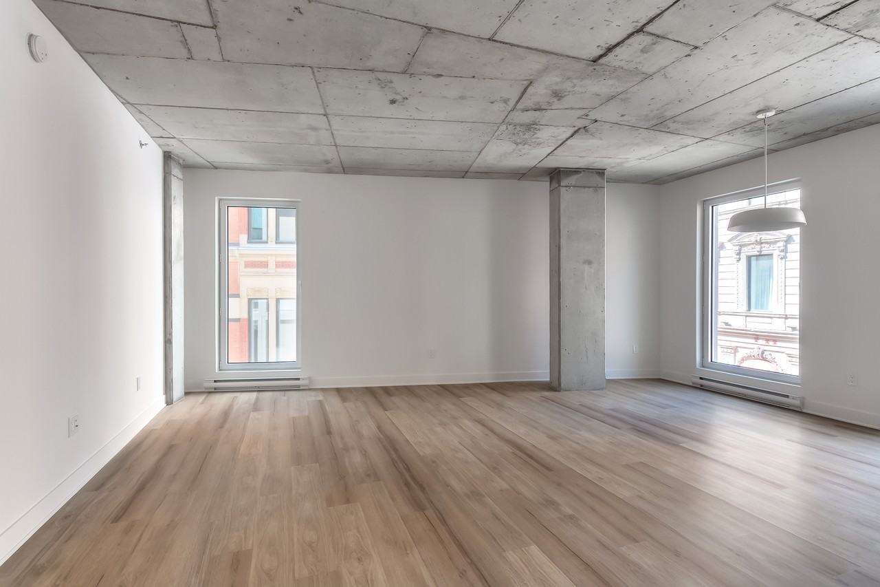 240 Rue Notre-Dame O — photo 2