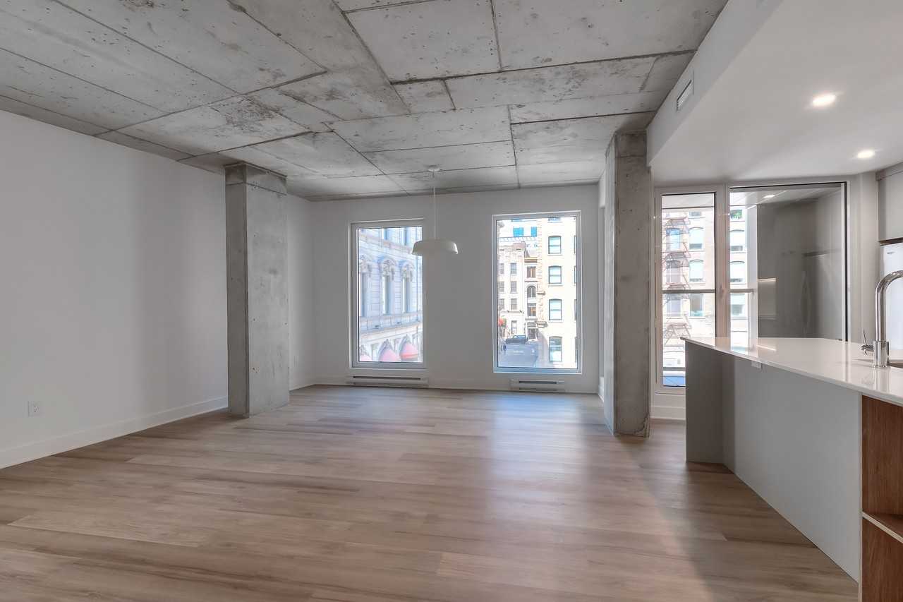 240 Rue Notre-Dame O — photo 3