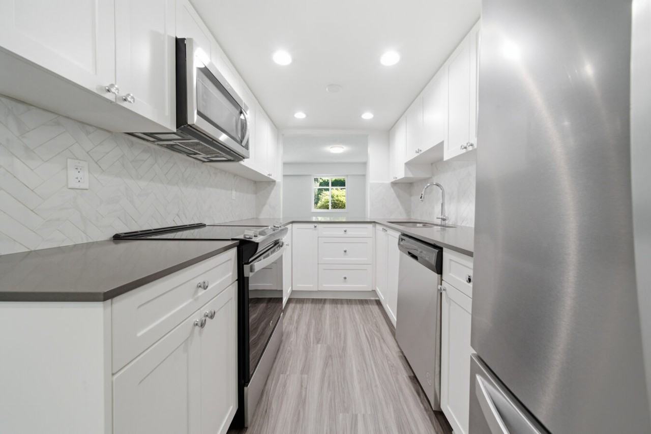 Twin Lakes Townhomes - Photo 6 of 43