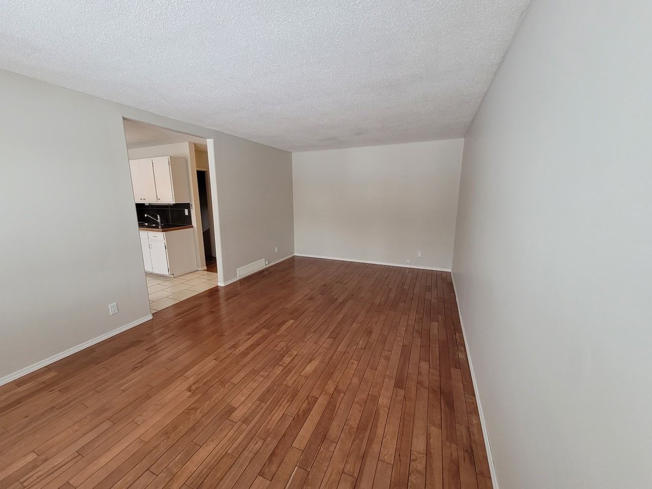203 Campion Crescent - Photo 3 of 15
