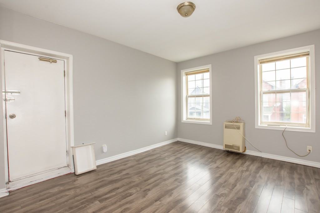 241 Gibson Ave - Photo 4 of 11