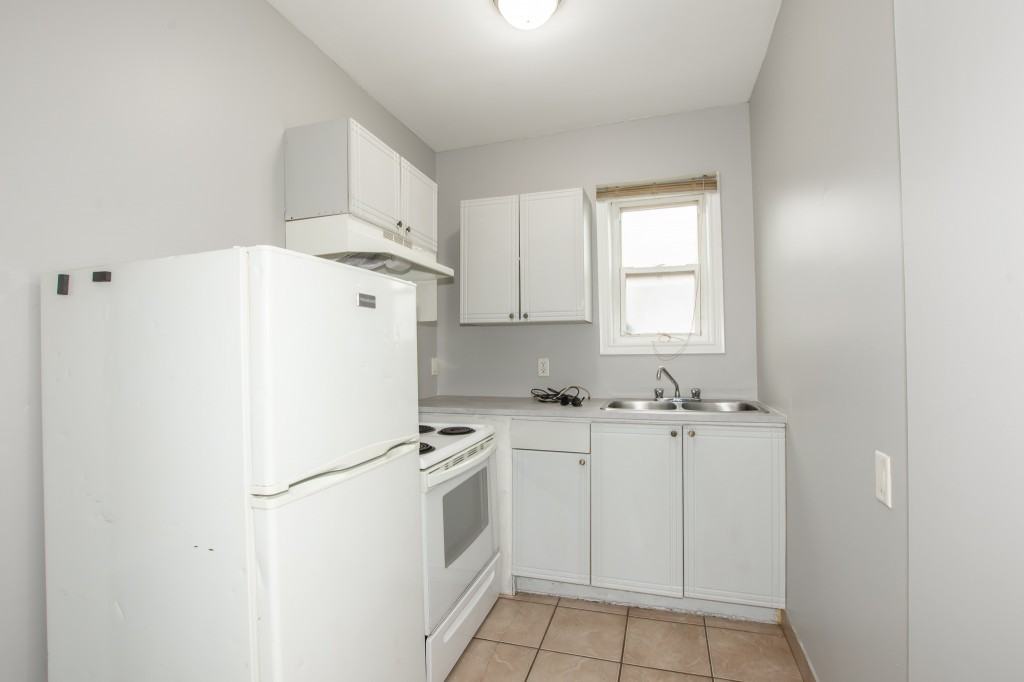 241 Gibson Ave - Photo 6 of 11
