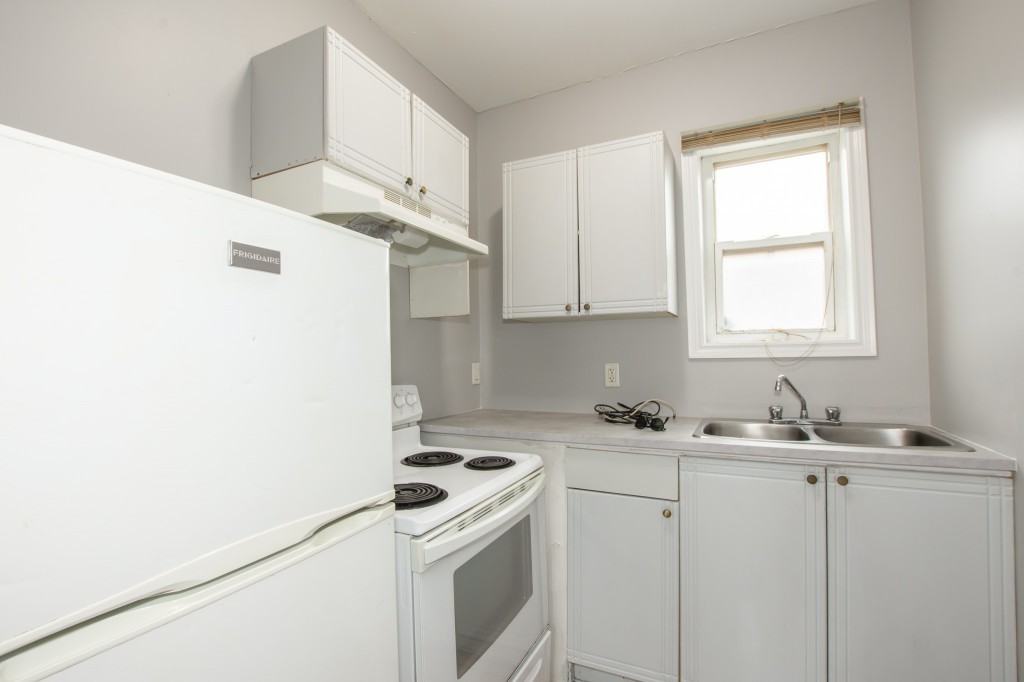 241 Gibson Ave - Photo 7 of 11