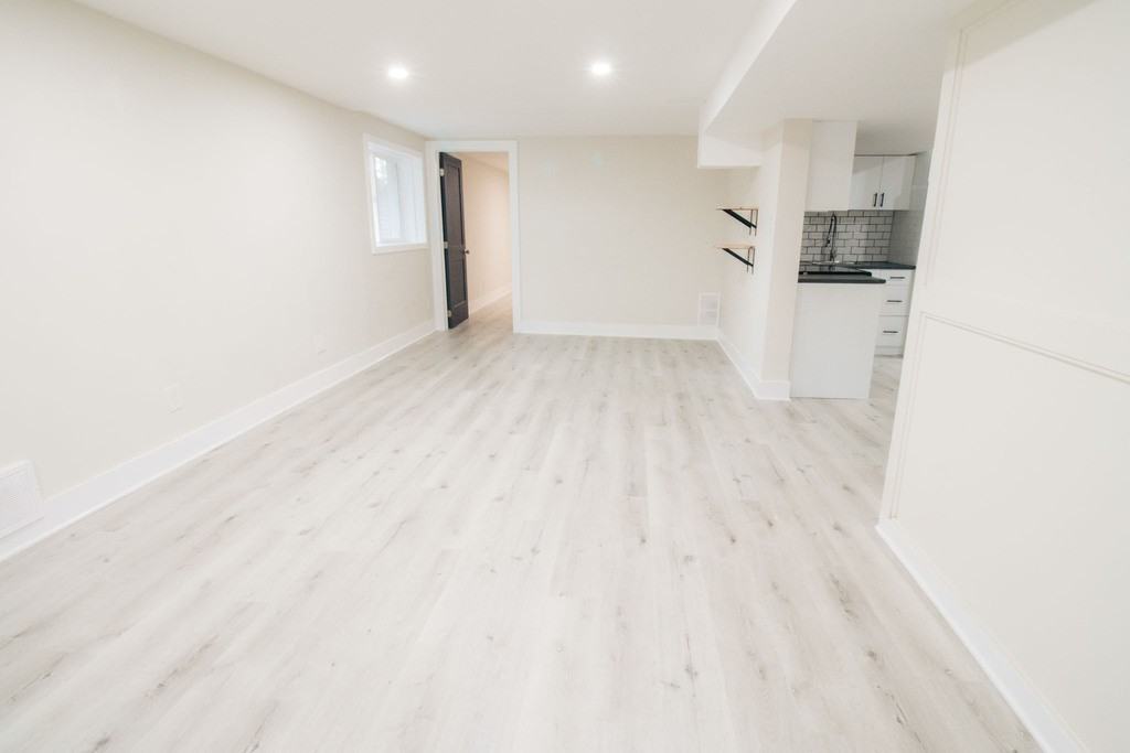 75 Jacobson Ave - Photo 7 of 17