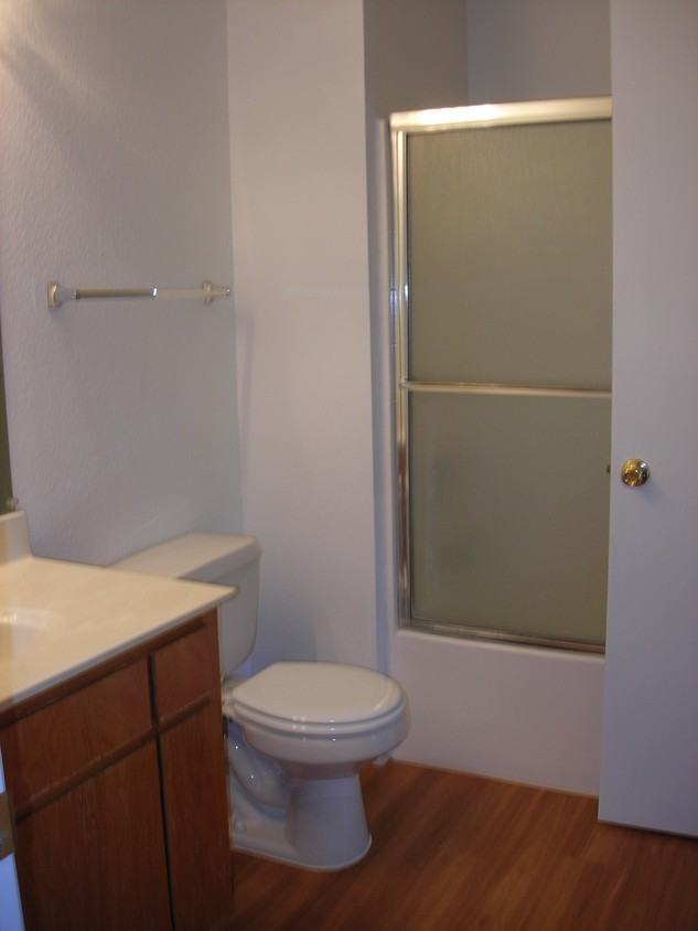 Lazzini Ave Apt D #1920D - Photo 5 of 9