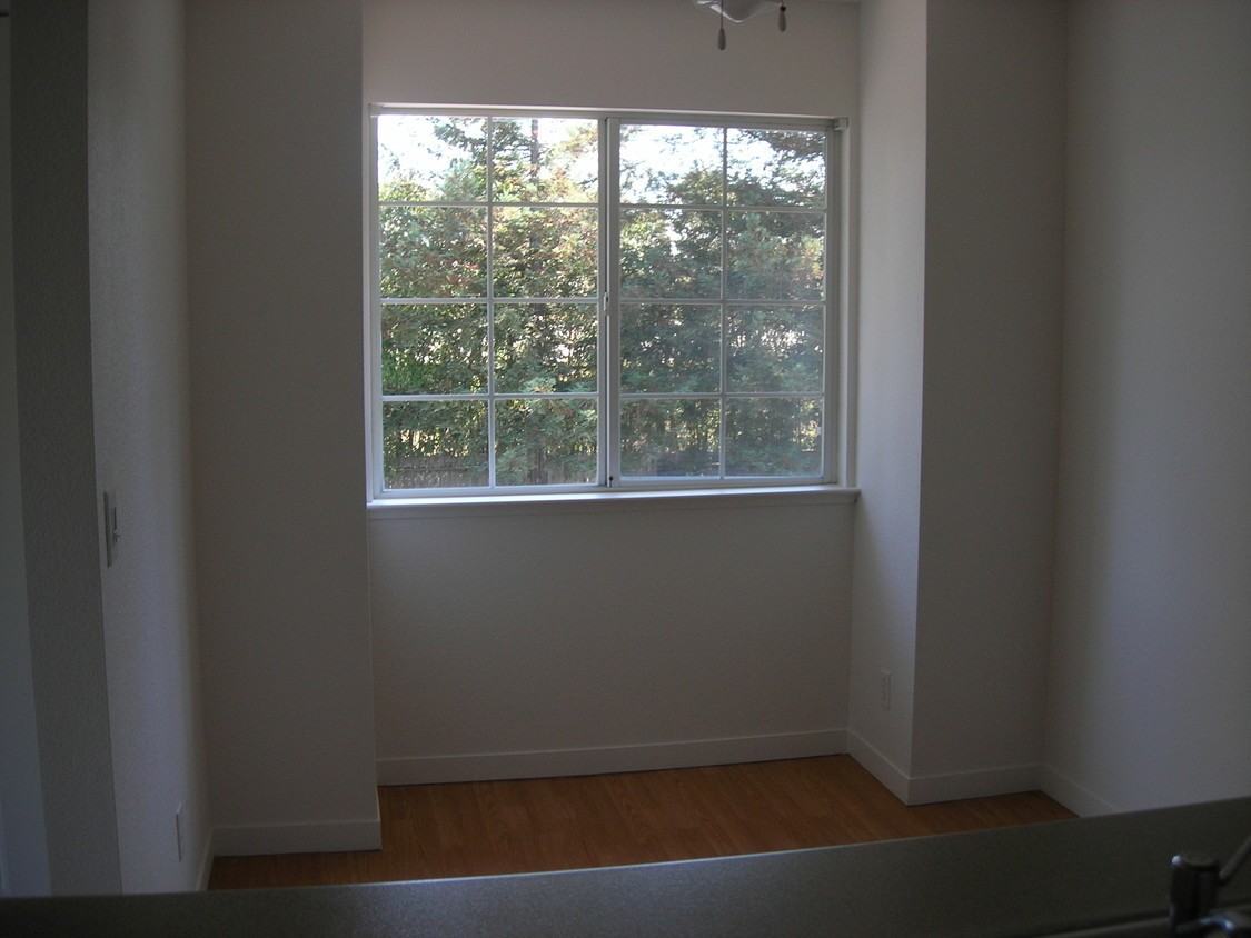 Lazzini Ave Apt D #1920D - Photo 6 of 9