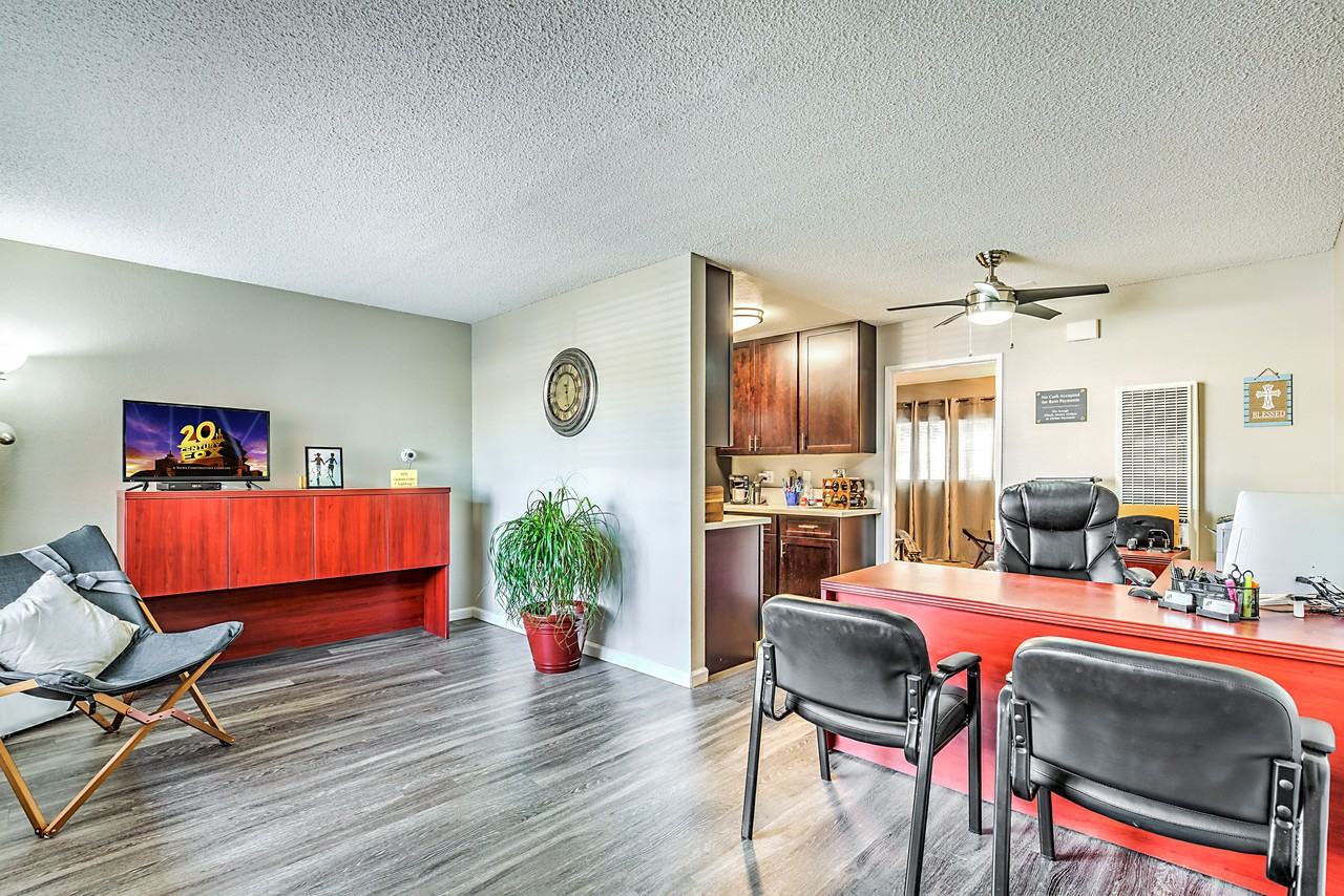 Del Amo Place Apartments - Photo 4 of 43