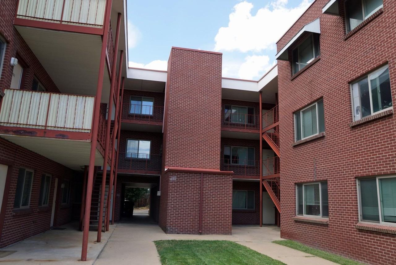 2845 Broadway Street - Photo 2 of 21