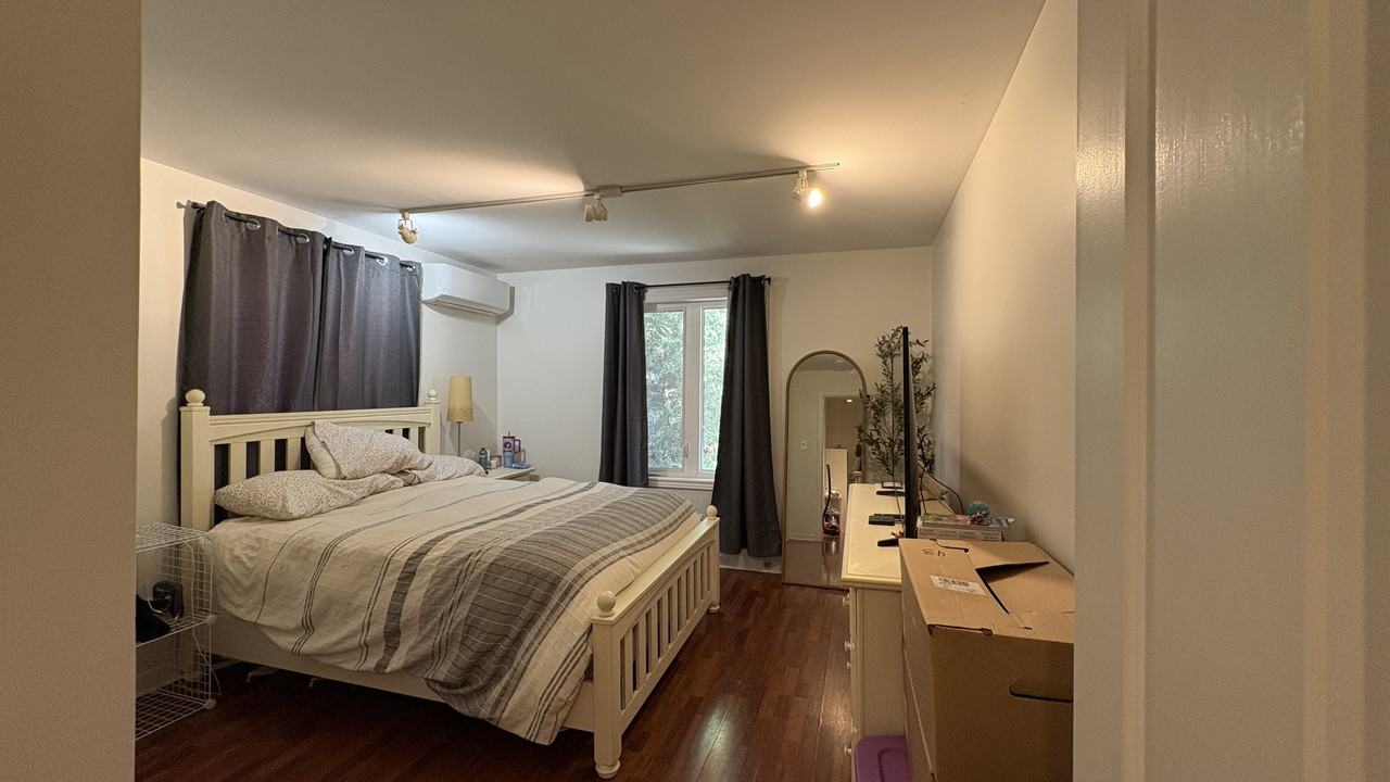 110 Wilson St W - Photo 6 of 33