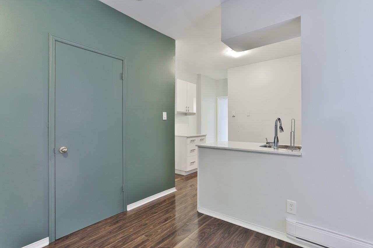 49 Hazelwood Ave - Photo 4 of 15