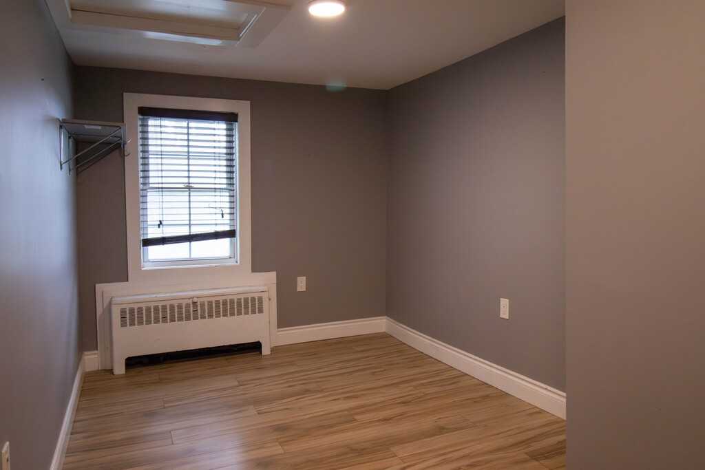139 Oakdale Ave - Photo 4 of 11