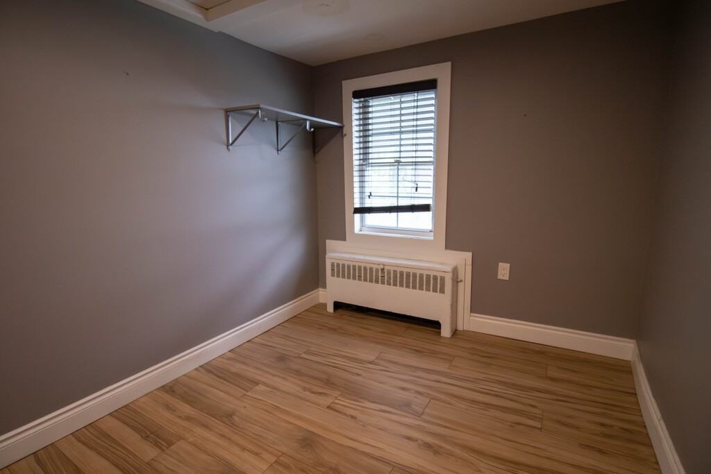 139 Oakdale Ave - Photo 5 of 11