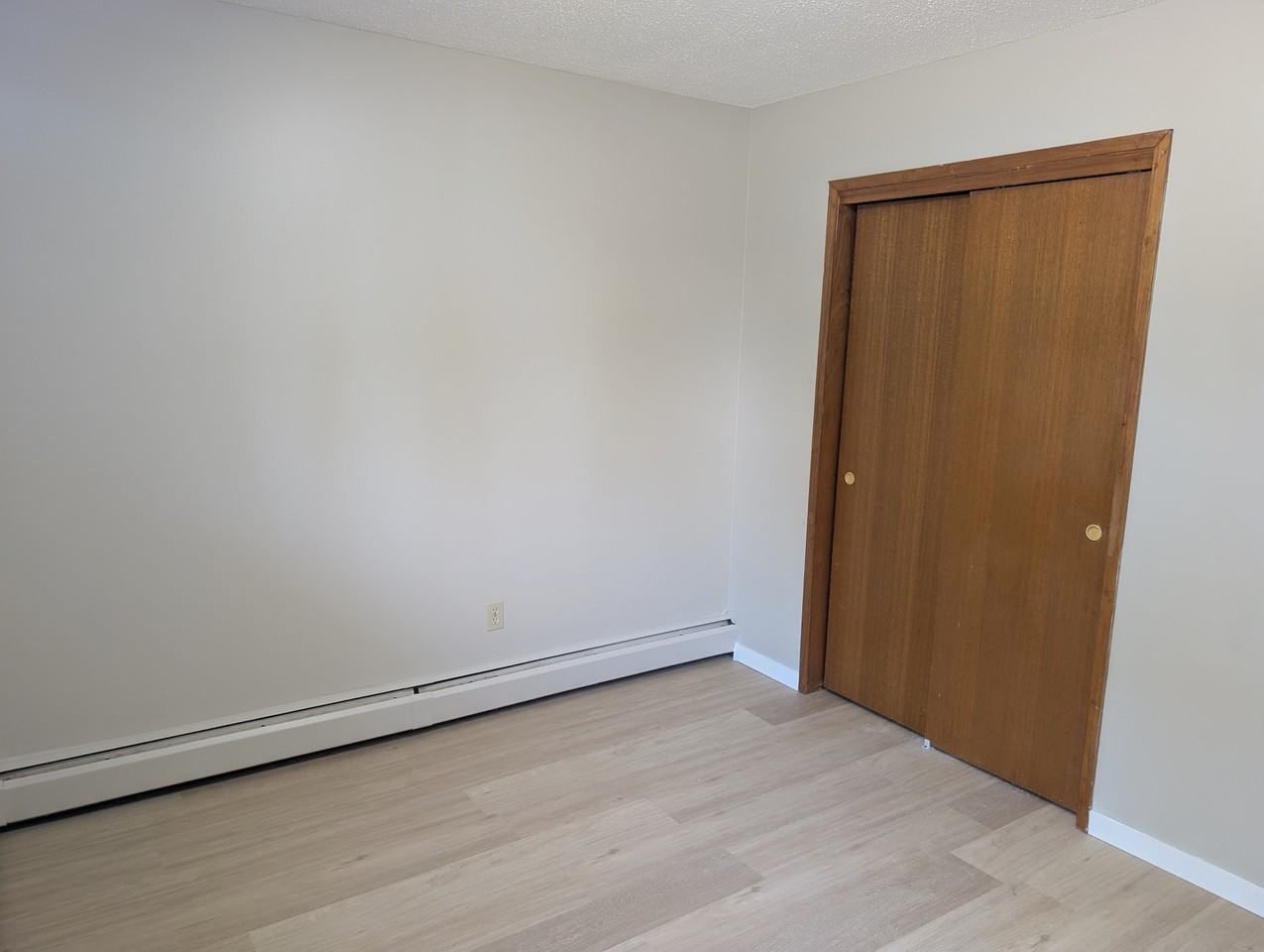 7850 8 Ave Sw - Photo 7 of 10