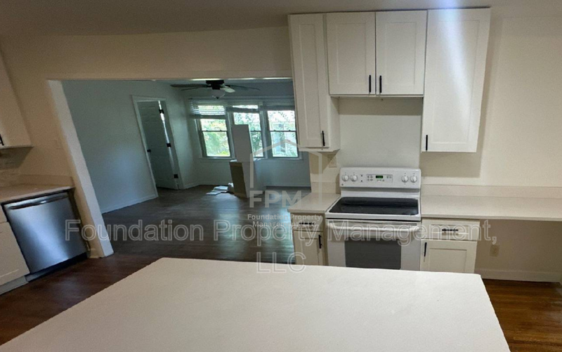 1169 Dearing Rd - Photo 3 of 12
