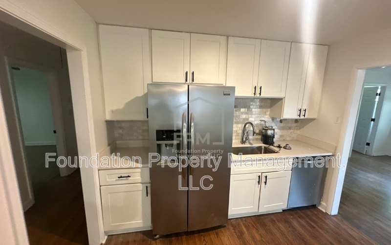 1169 Dearing Rd - Photo 4 of 12