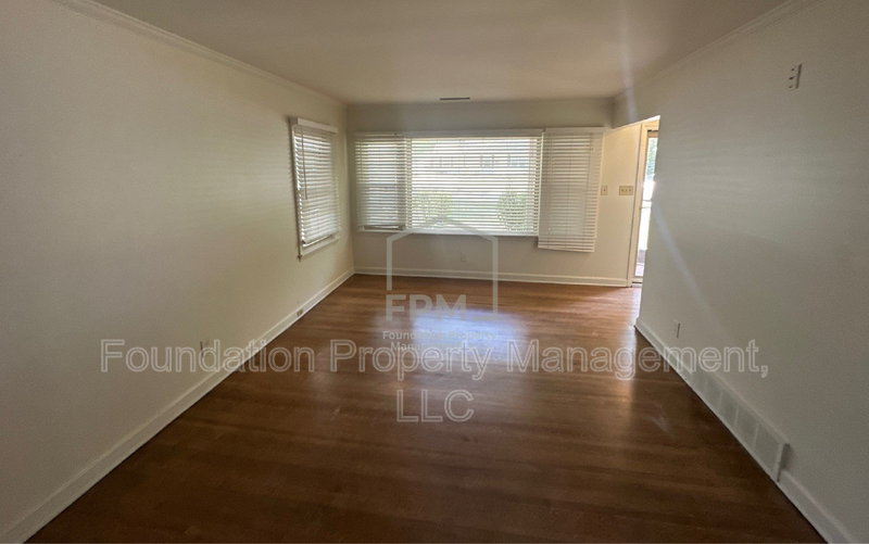 1169 Dearing Rd - Photo 5 of 12