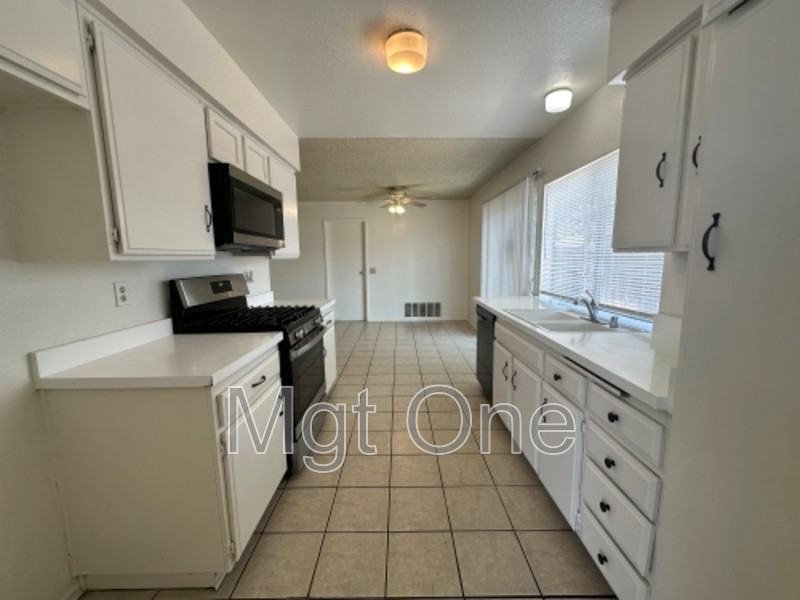1133 Topaz St - Photo 2 of 22