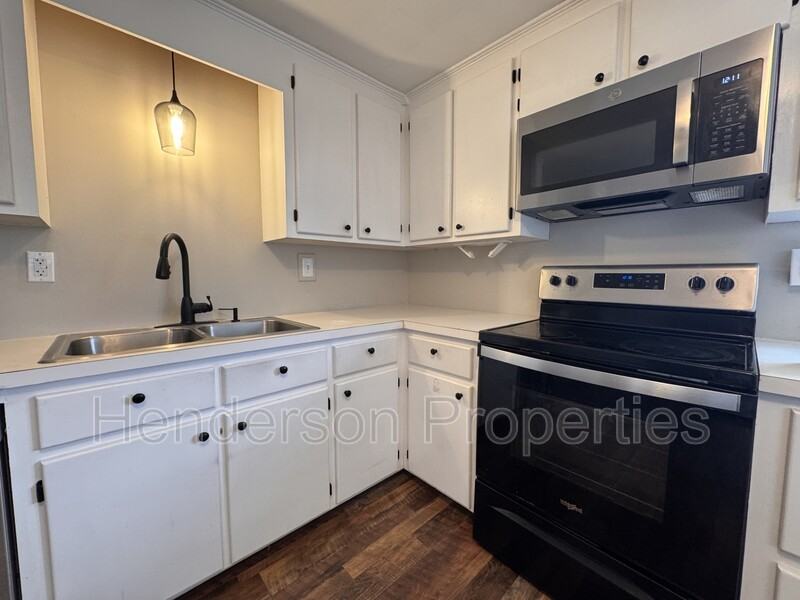 224 28th Avenue Pl Ne #C - Photo 2 of 5