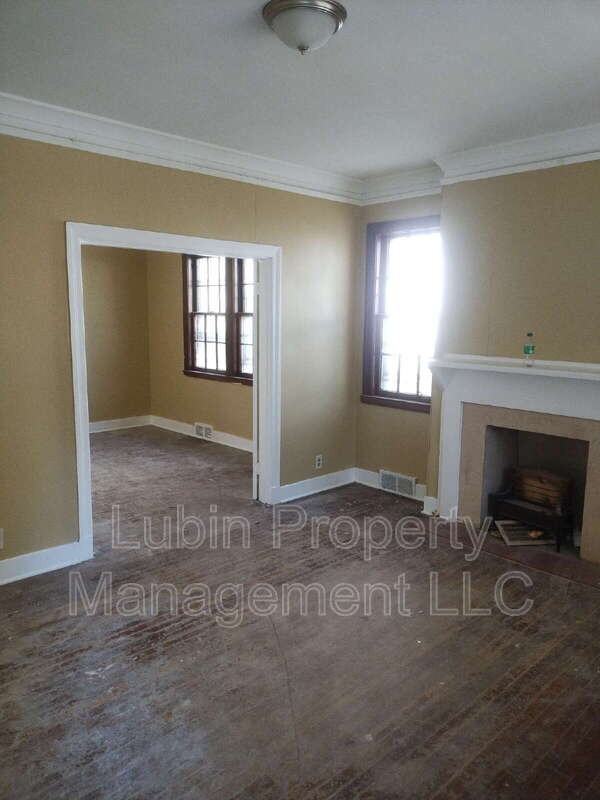 725 N Hollywood St - Photo 2 of 4