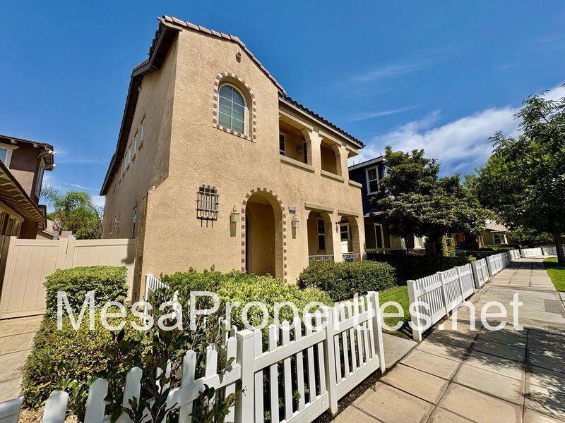 26182 Long St - Photo 3 of 31