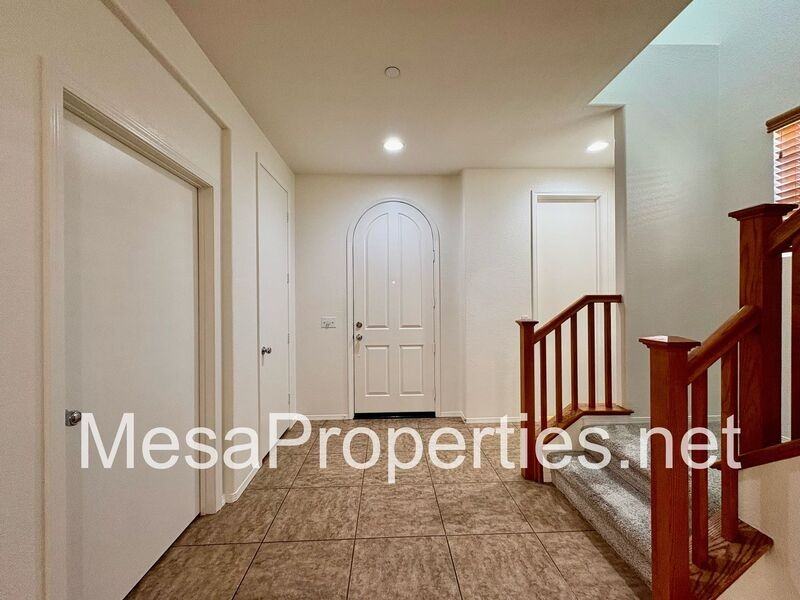 26182 Long St - Photo 4 of 31