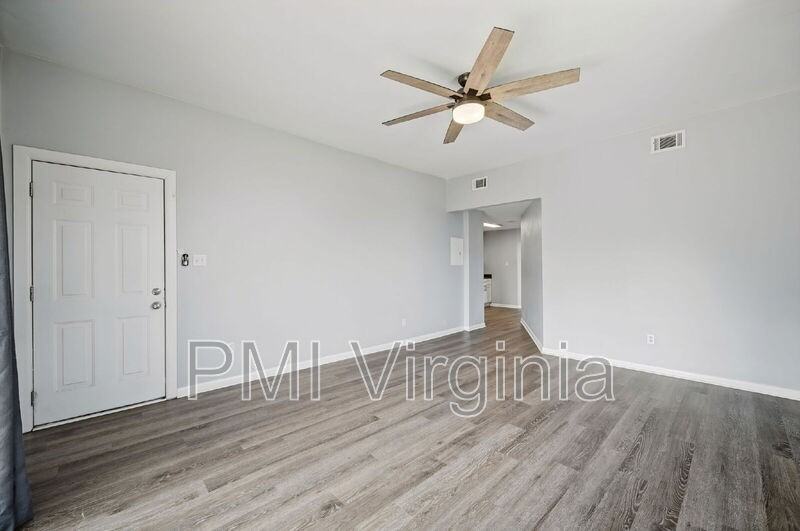 318 N Main St #G - Photo 5 of 24