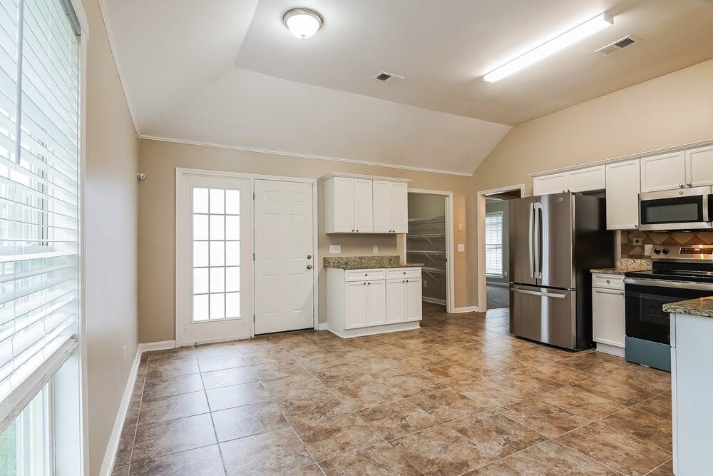 1061 Village Trl - Photo 6 of 21