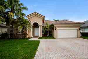 featured image of 19361 Sw 30th St