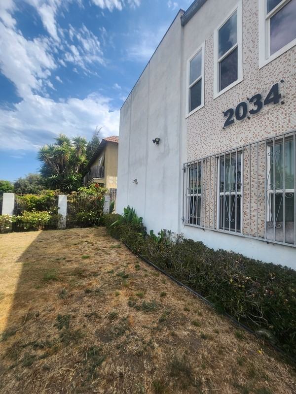2034 S Corning St - Photo 2 of 11